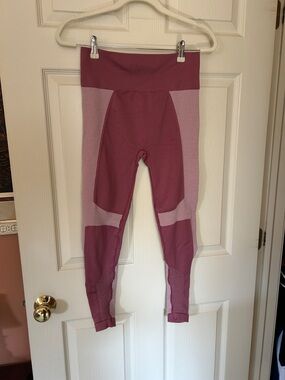 Fabletics Women’s’ Two-Tone Mauve/Pink Seamless Leggings